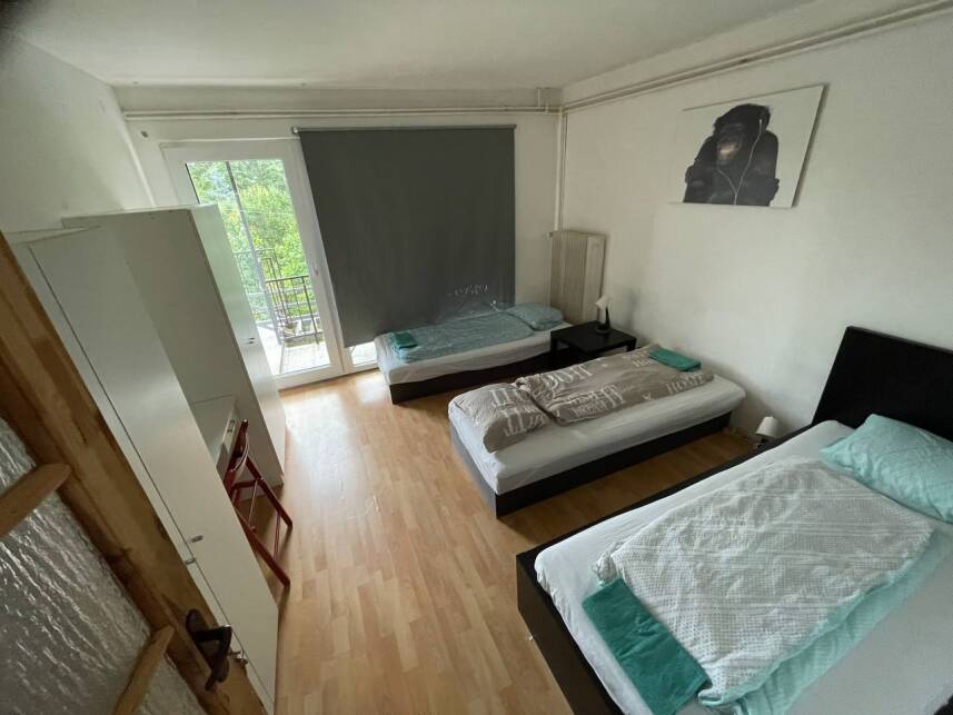 Bright Room with Terrace & Garden View – Near BVV Photo 8