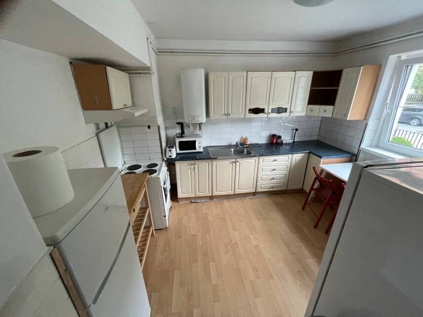 Bright Room with Terrace & Garden View – Near BVV Photo 5