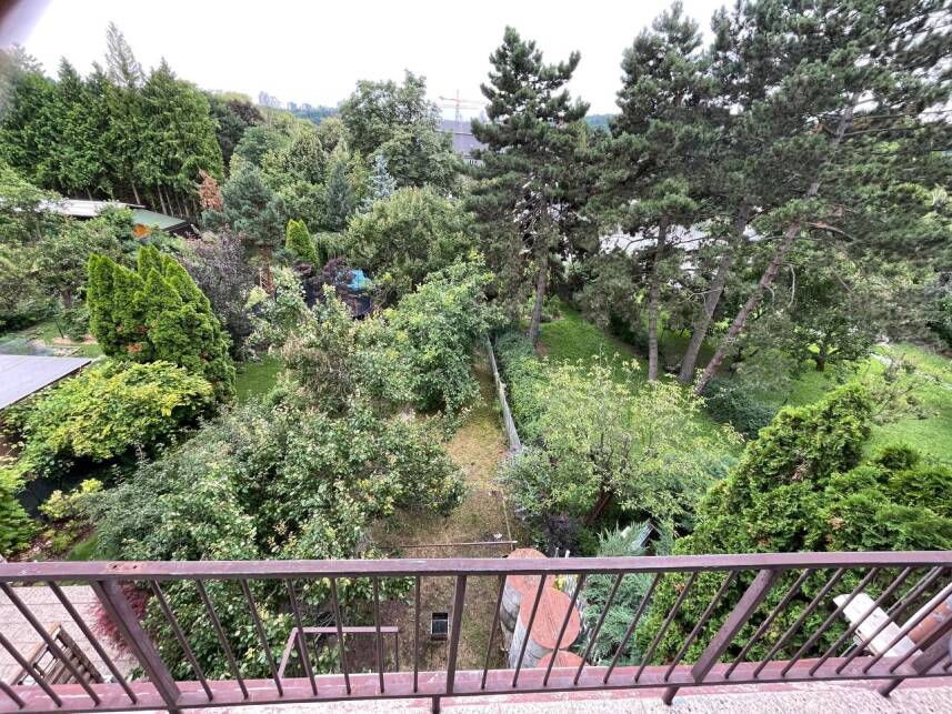 Bright Room with Terrace & Garden View – Near BVV Photo 10