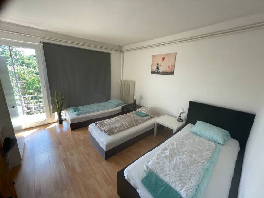 Bright Room with Terrace & Garden View – Near BVV Photo 14