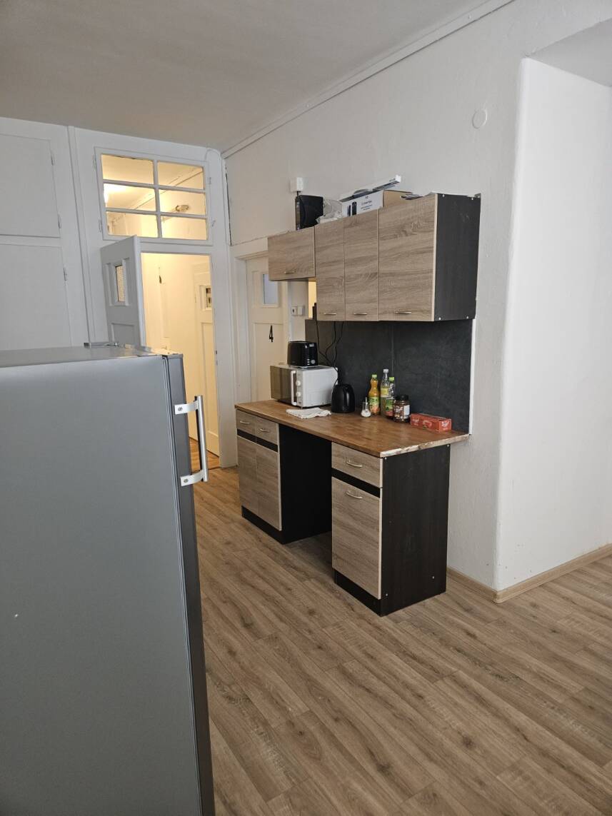 1 - Economy Triple Room with Shared Bathroom Photo 3