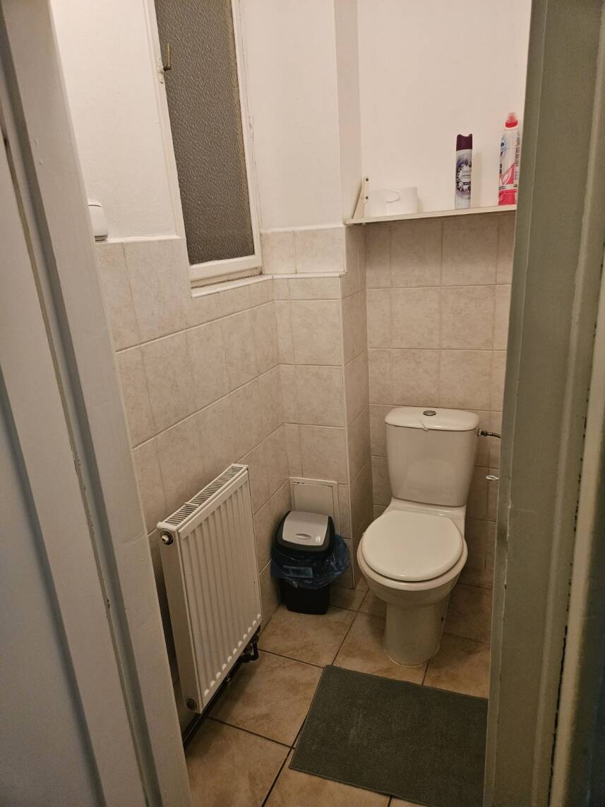 1 - Economy Triple Room with Shared Bathroom Photo 5