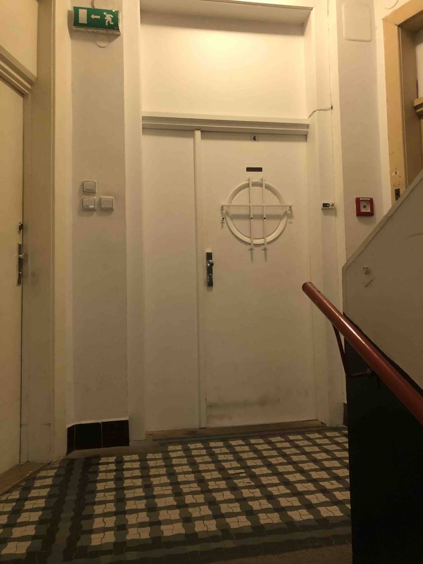 1 - Economy Triple Room with Shared Bathroom Photo 6