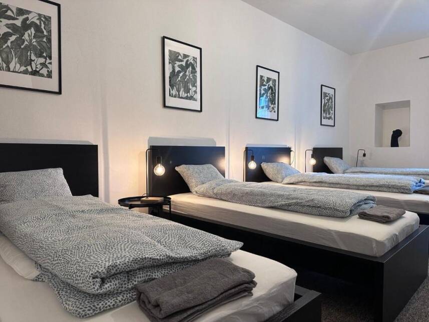 Four beds room with a terrace Photo 2