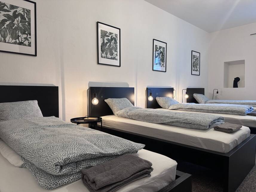 Four beds room with a terrace Photo 4