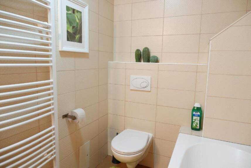 In the city centre with St.Peter's cathedral view and parking Photo 2