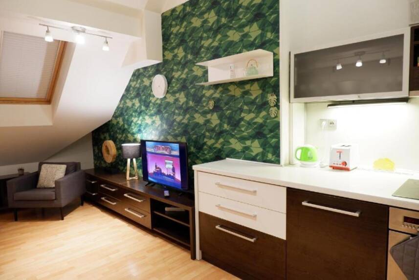 In the city centre with St.Peter's cathedral view and parking Photo 2