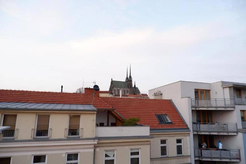 In the city centre with St.Peter's cathedral view and parking Photo 6