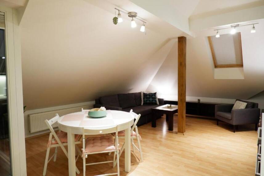 In the city centre with St.Peter's cathedral view and parking Photo 10