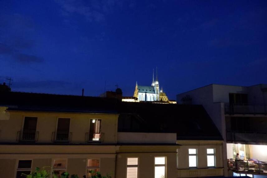 In the city centre with St.Peter's cathedral view and parking Photo 11