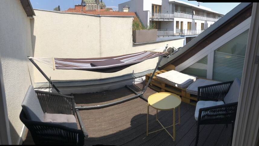 In the city centre with St.Peter's cathedral view and parking Photo 18