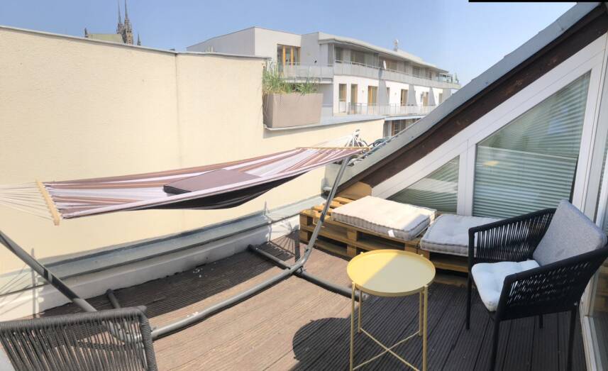 In the city centre with St.Peter's cathedral view and parking Photo 23