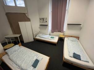 Photo Triple Room with Shared Bathroom