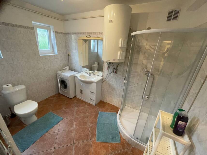 Spacious Triple Room – Great Location Near BVV Photo 7