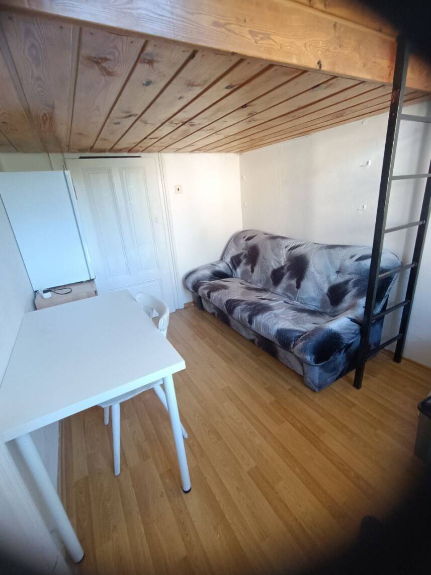 Rooms For students Jana Uhra 12- 3 patro Photo 5