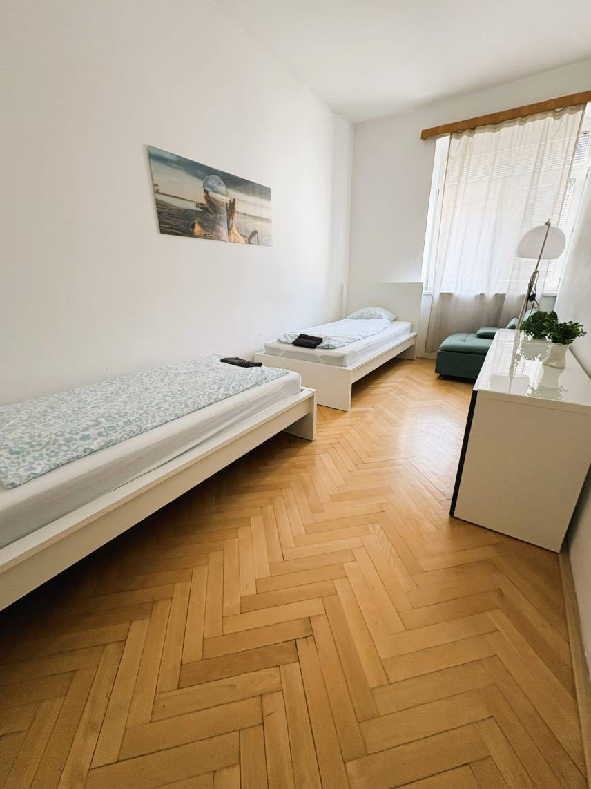 Twin Room Photo 3