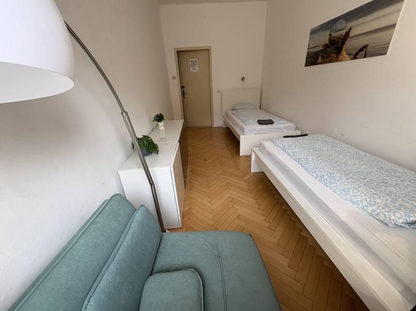 Twin Room Photo 6