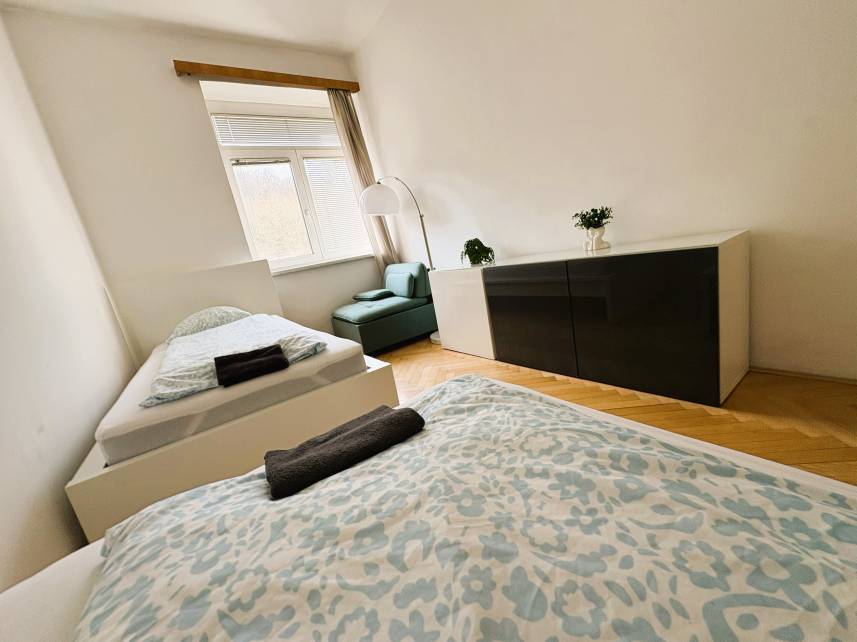 Twin Room Photo 7