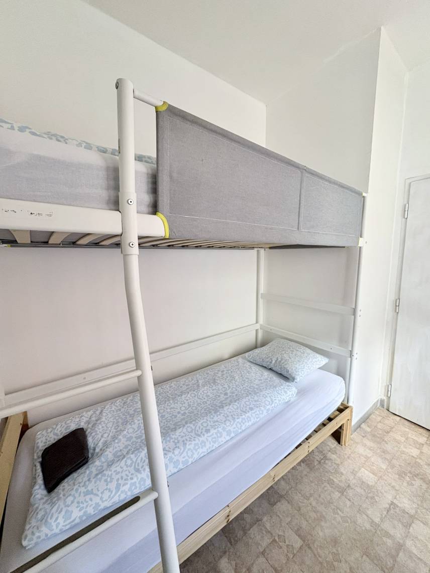 Twin Room with Balcony Photo 2