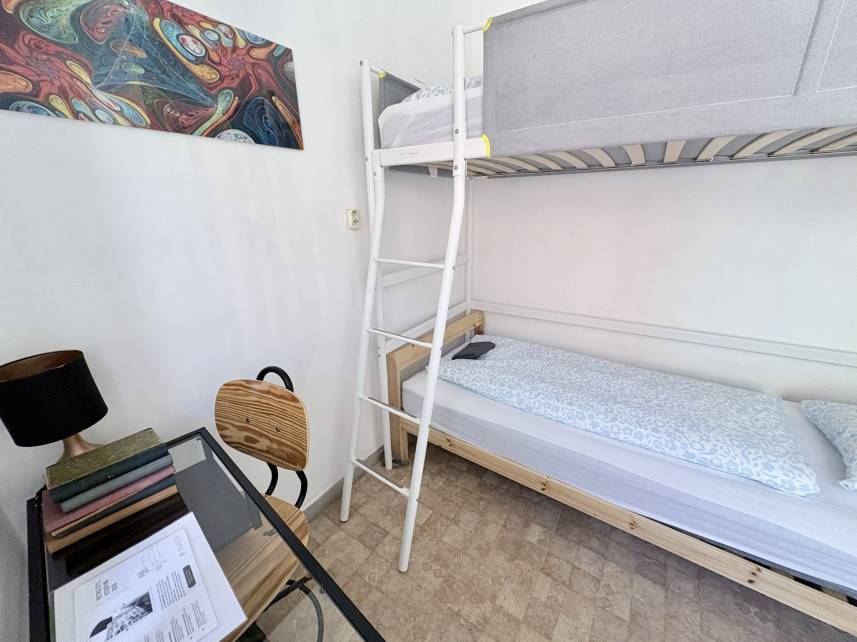 Twin Room with Balcony Photo 4