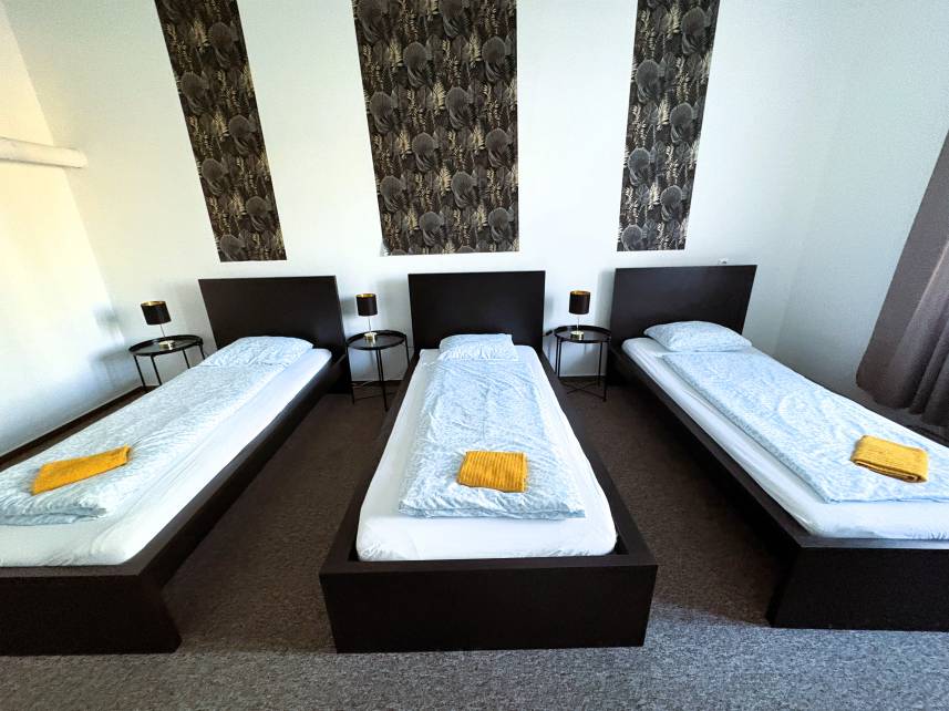 1 - Třílůžkový pokoj Economy se sdílenou koupelnou Photo 2