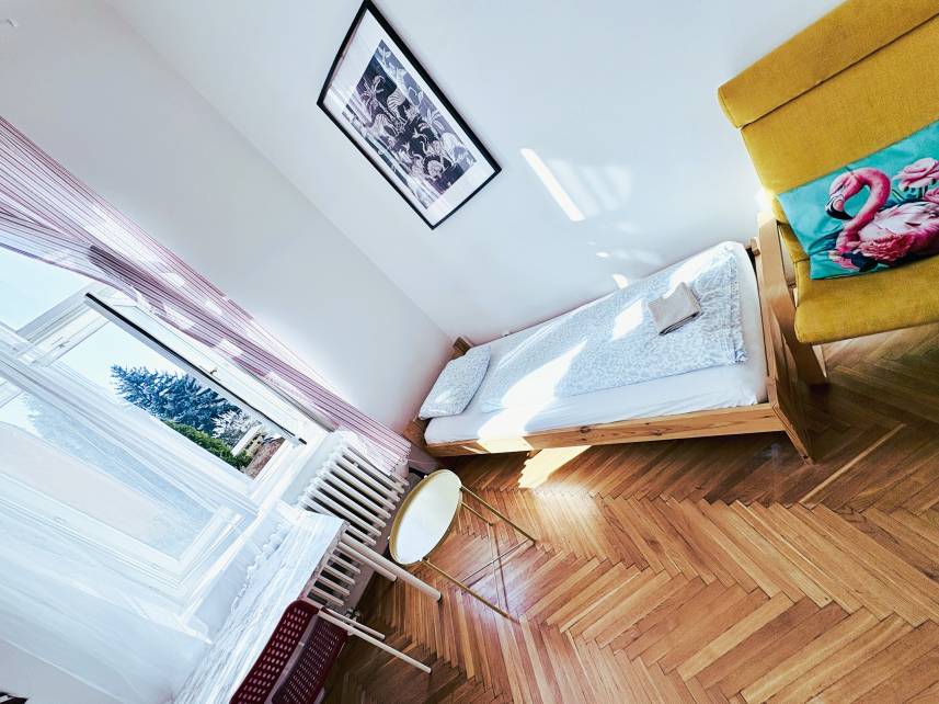 Čtyřlůžkový pokoj s balkonem a výhledem na ulici Photo 12