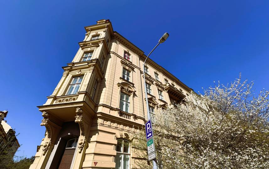 Čtyřlůžkový pokoj s balkonem a výhledem na ulici Photo 18