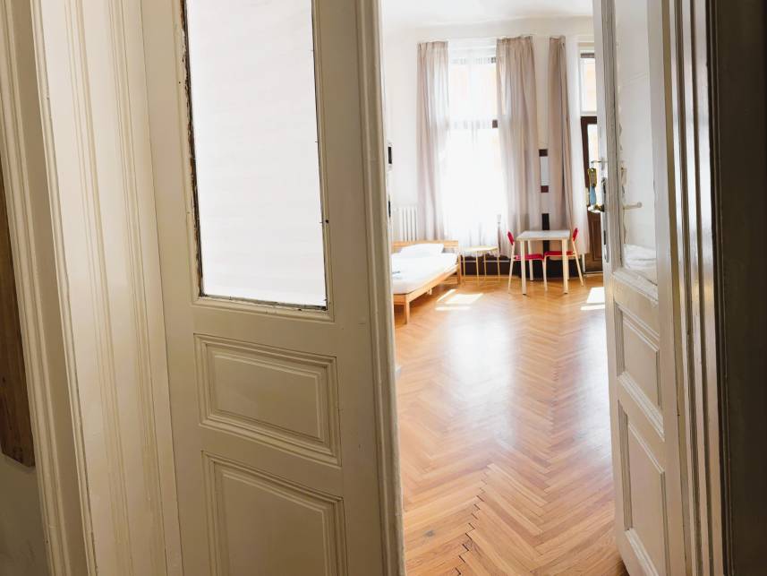 Čtyřlůžkový pokoj s balkonem a výhledem na ulici Photo 21