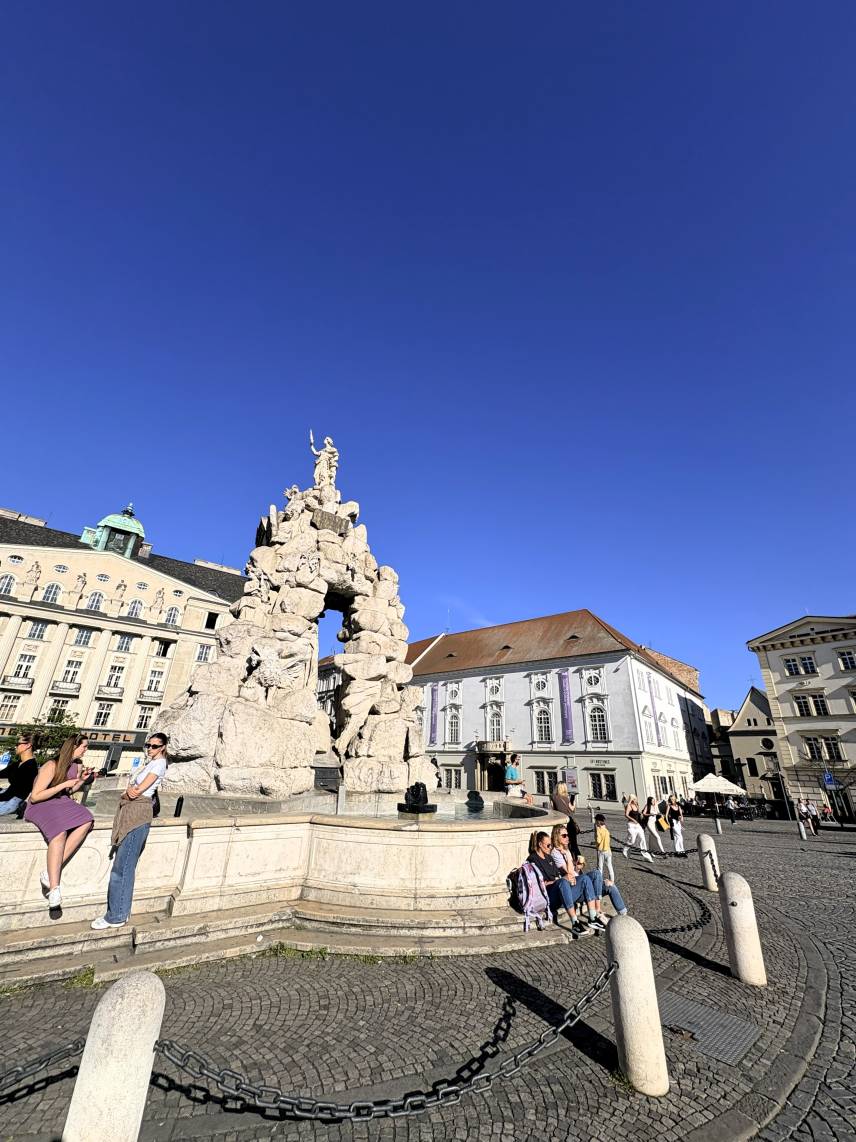 V centru města s výhledem na Petra a parkování Photo 24