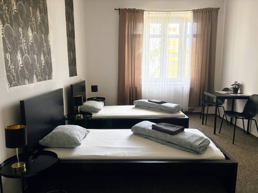 1 - Třílůžkový pokoj Economy se sdílenou koupelnou Photo 11