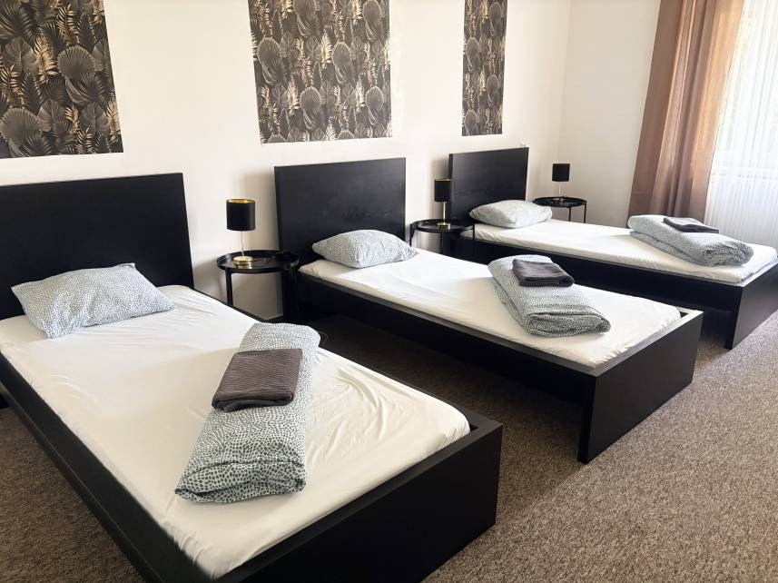 1 - Třílůžkový pokoj Economy se sdílenou koupelnou Photo 12